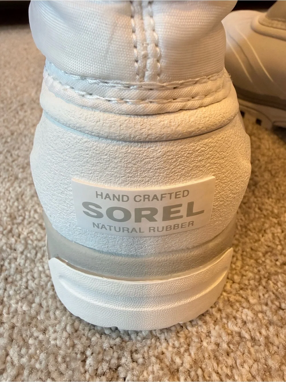 Sorel Snowlion women’s size 8 white winter boots